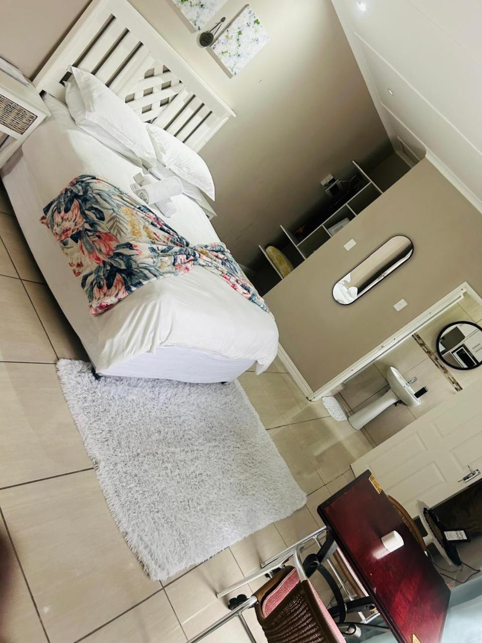 Hidden Bliss Guesthouse East London Room photo